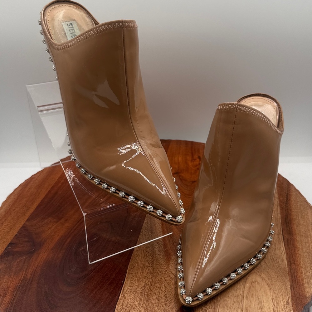 Steve Madden Venom tan nude brown faux patent leather pointed toe rhinestone